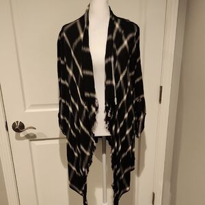 NWT- Maurices Monochrome Plaid Shawlt- Large